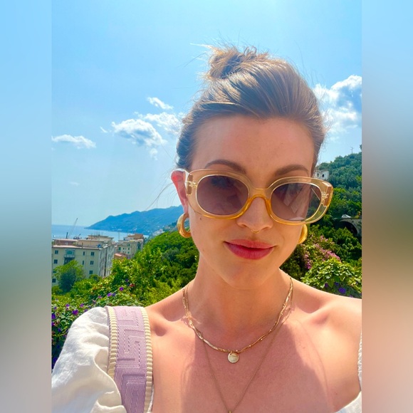 Meet your Posher, Jennifer - Picture 1 of 1